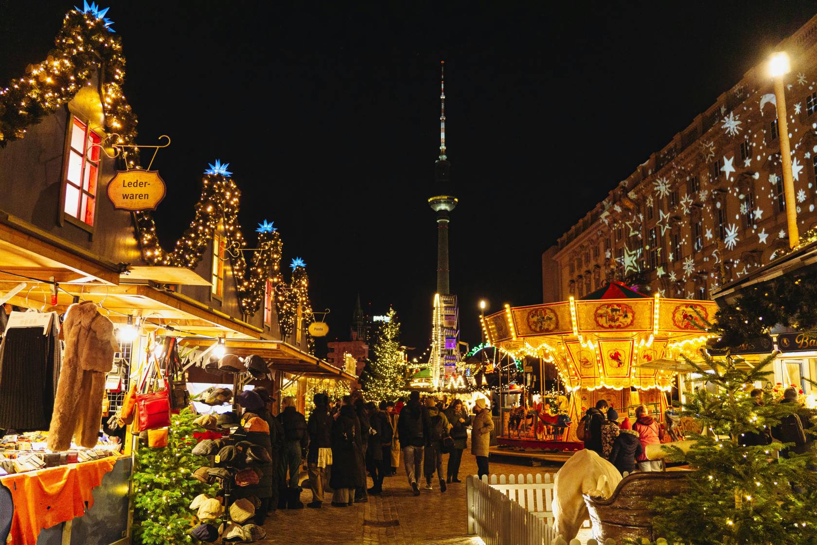 Christmas-themed Instagram marketing campaign image featuring winter decor in a metropolitan area with four people in festive clothing, text "Lederwaren Pasta Ba."